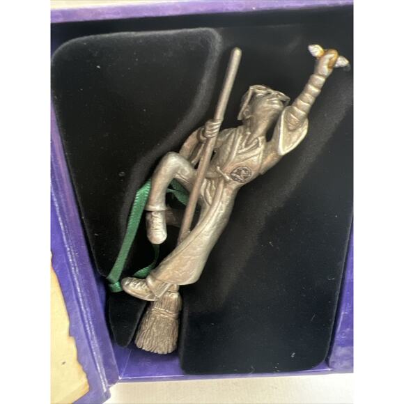 Hallmark Keepsake Christmas Ornament Harry Potter Flying Pewter 2000 - Picture 3 of 6